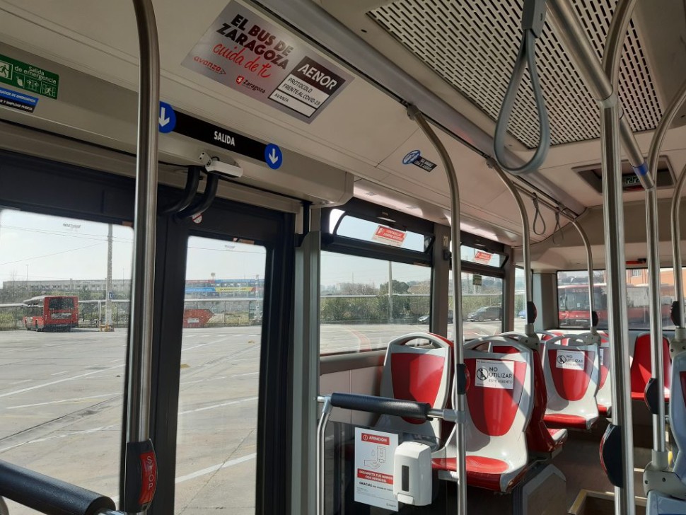 Interior autobús con el certificado AENOR de buenas prácticas