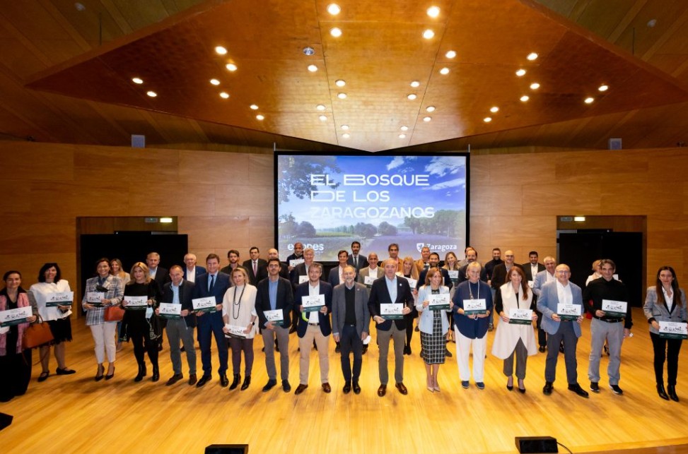 Representantes de las empresas en el Bosque de los Zaragozanos.